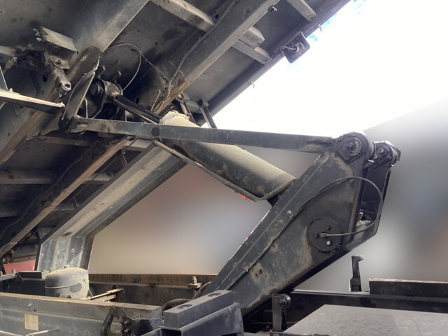 三菱ふそうスーパーグレートダンプ大型（10t）[写真16]