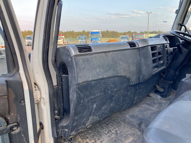 三菱ふそうファイターコンテナ専用車中型（4t）[写真32]