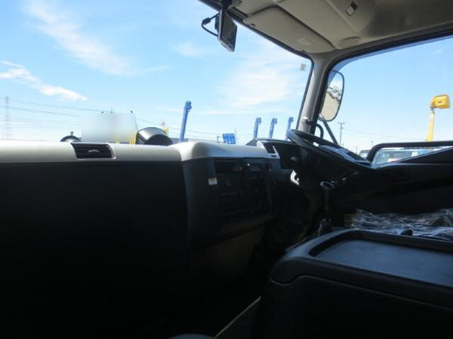 三菱ふそうファイターアルミウイング中型（4t）[写真10]