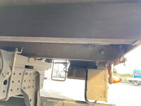 三菱ふそうキャンター幌ウイング小型（2t・3t）[写真25]