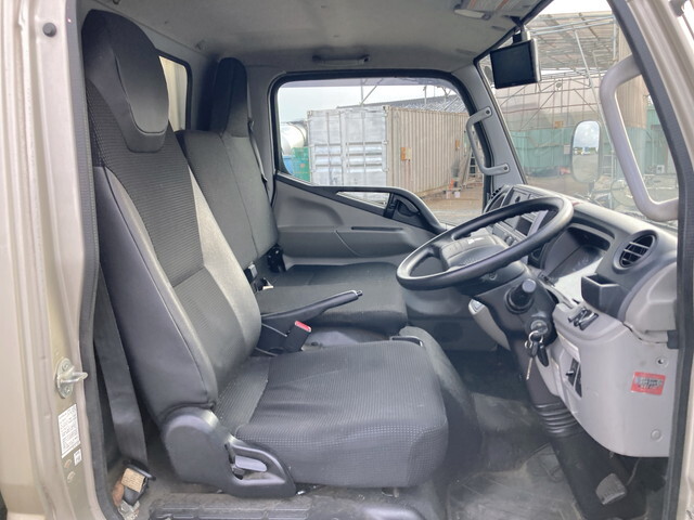 三菱ふそうキャンター幌ウイング小型（2t・3t）[写真30]