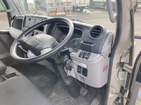 三菱ふそうキャンター幌ウイング小型（2t・3t）[写真32]