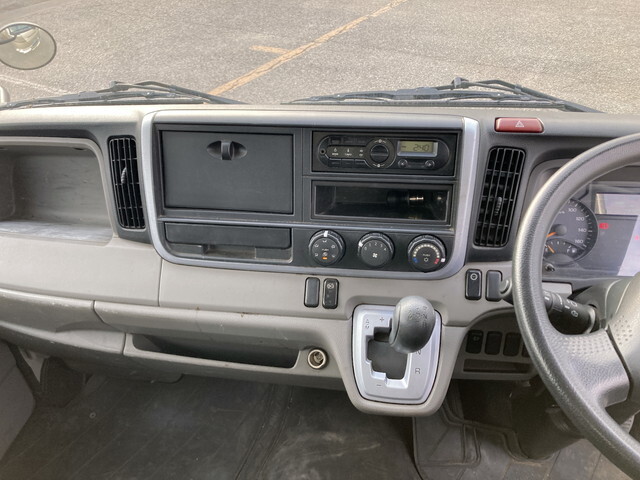 三菱ふそうキャンター幌ウイング小型（2t・3t）[写真34]