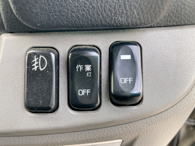 三菱ふそうキャンター幌ウイング小型（2t・3t）[写真36]