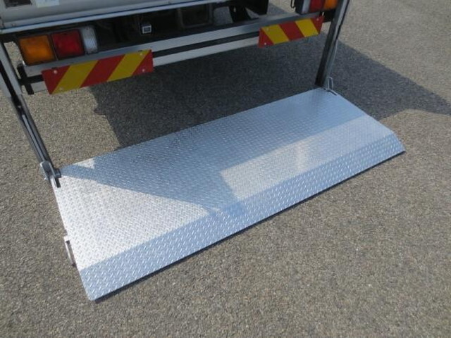 三菱ふそうファイターアルミブロック中型（4t）[写真08]