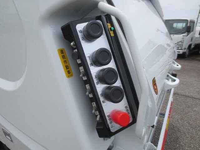三菱ふそうキャンターパッカー車（塵芥車）小型（2t・3t）[写真17]