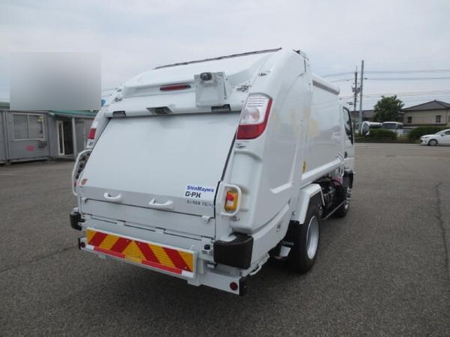 三菱ふそうキャンターパッカー車（塵芥車）小型（2t・3t）[写真04]