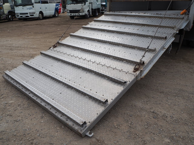 いすゞエルフ家畜運搬車小型（2t・3t）[写真10]