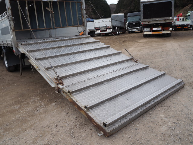 いすゞエルフ家畜運搬車小型（2t・3t）[写真11]