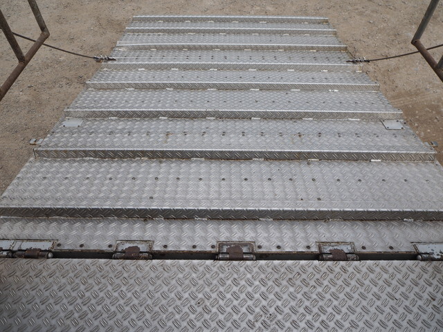 いすゞエルフ家畜運搬車小型（2t・3t）[写真12]