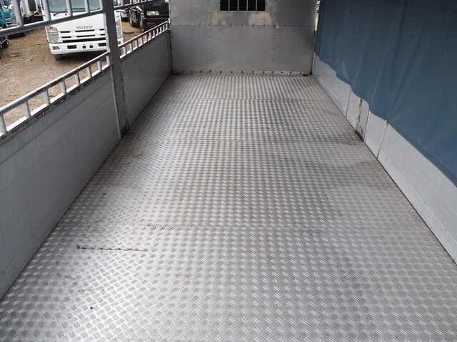 いすゞエルフ家畜運搬車小型（2t・3t）[写真13]