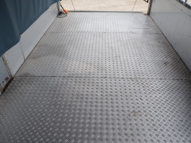 いすゞエルフ家畜運搬車小型（2t・3t）[写真14]