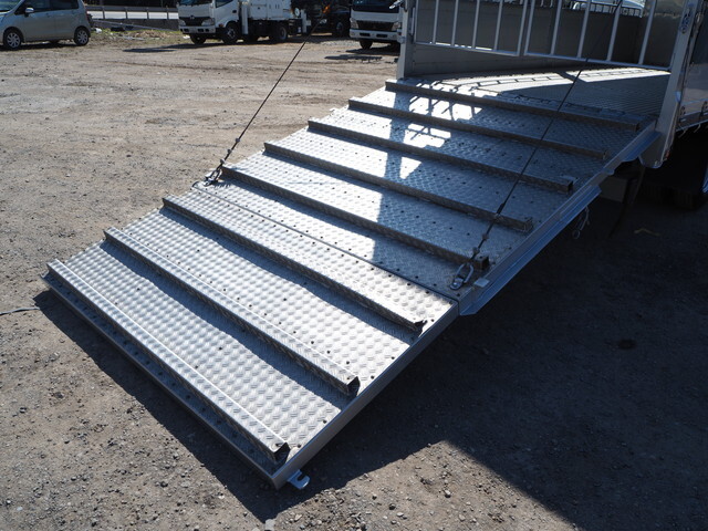 いすゞエルフ家畜運搬車小型（2t・3t）[写真16]