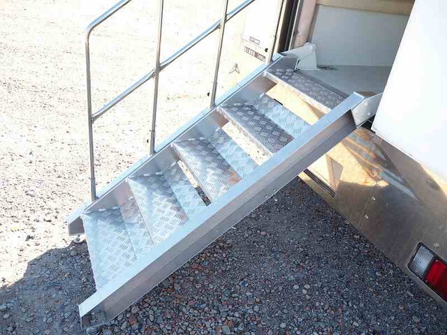 いすゞエルフその他の形状小型（2t・3t）[写真17]