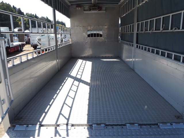 いすゞエルフ家畜運搬車小型（2t・3t）[写真20]