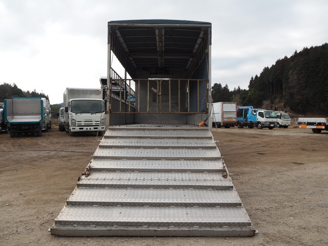 いすゞエルフ家畜運搬車小型（2t・3t）[写真09]