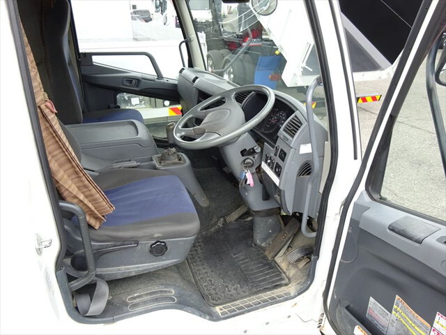 三菱ふそうファイタークレーン4段中型（4t）[写真12]