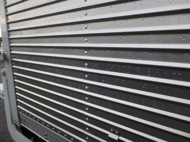 三菱ふそうキャンターアルミバン小型（2t・3t）[写真18]