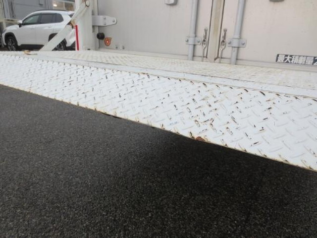 三菱ふそうキャンターアルミバン小型（2t・3t）[写真19]