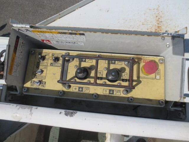 三菱ふそうキャンター高所作業車小型（2t・3t）[写真15]