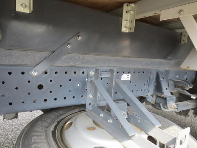 いすゞエルフアルミバン小型（2t・3t）[写真13]