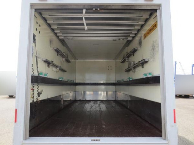 いすゞエルフアルミバン小型（2t・3t）[写真09]