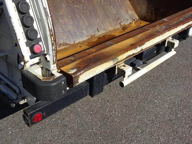 いすゞフォワードパッカー車（塵芥車）中型（4t）[写真14]