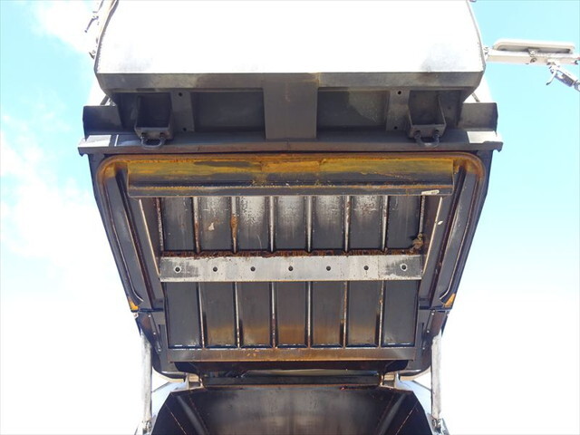 いすゞフォワードパッカー車（塵芥車）中型（4t）[写真18]