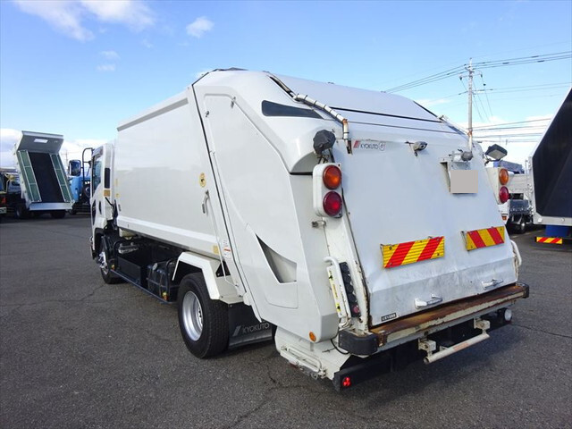 いすゞフォワードパッカー車（塵芥車）中型（4t）[写真02]
