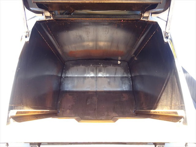 いすゞフォワードパッカー車（塵芥車）中型（4t）[写真20]