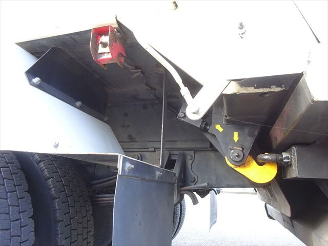 いすゞフォワードパッカー車（塵芥車）中型（4t）[写真05]