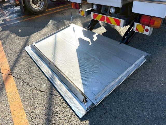 日野レンジャーアルミバン中型（4t）[写真06]