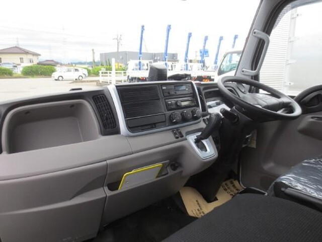 三菱ふそうキャンターアルミブロック小型（2t・3t）[写真12]