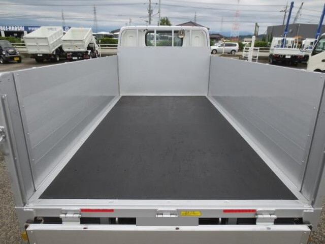 三菱ふそうキャンターアルミブロック小型（2t・3t）[写真09]