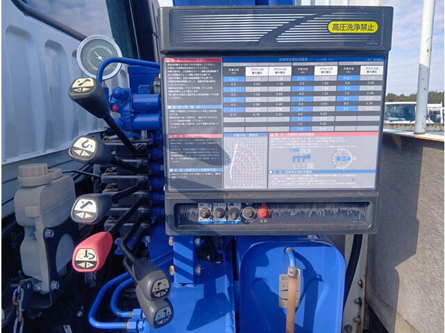 三菱ふそうファイタークレーン4段中型（4t）[写真08]