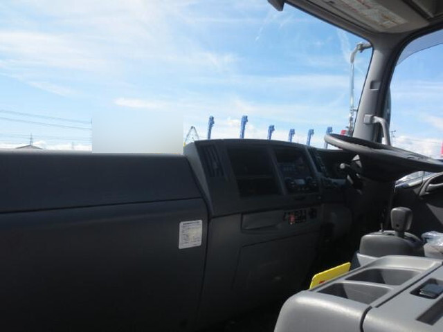 いすゞフォワードアルミバン中型（4t）[写真16]