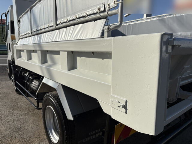 いすゞフォワードダンプ中型（4t）[写真12]