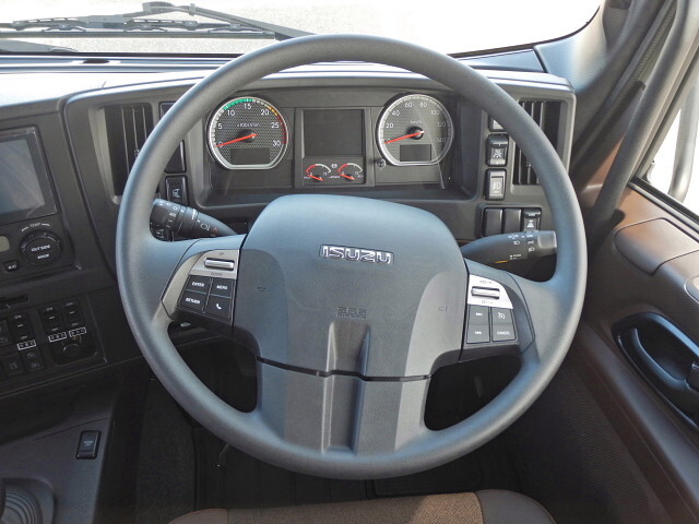 いすゞギガセルフローダー大型（10t）[写真22]