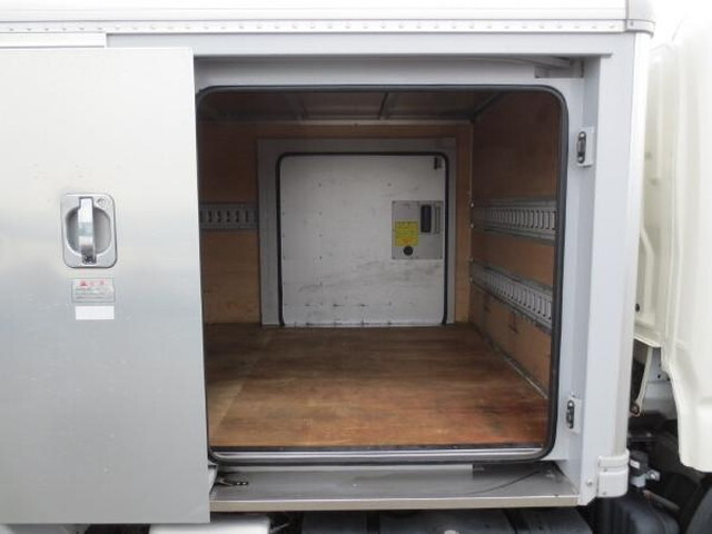 日野デュトロアルミバン小型（2t・3t）[写真12]