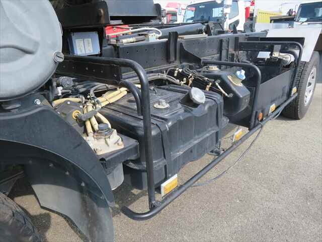 三菱ふそうファイターコンテナ専用車中型（4t）[写真13]