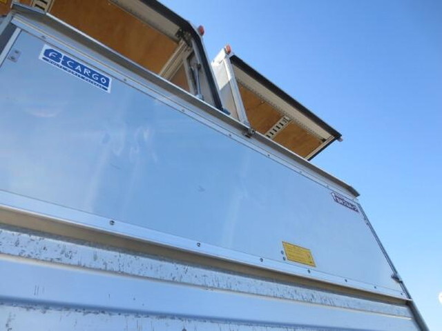 いすゞフォワードアルミウイング中型（4t）[写真18]