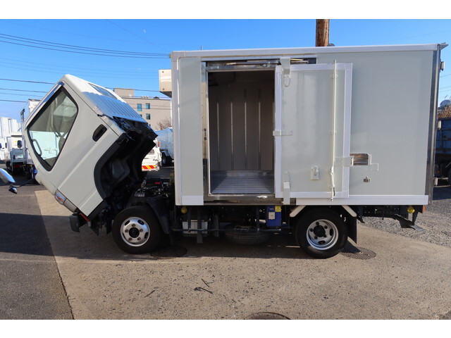 三菱ふそうキャンター冷凍車（冷蔵車）小型（2t・3t）[写真10]