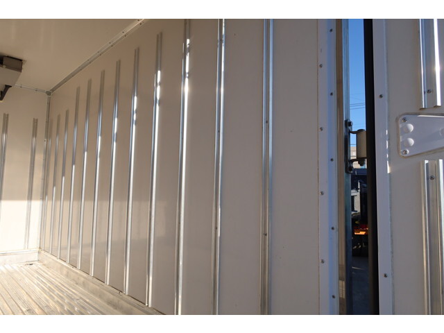 三菱ふそうキャンター冷凍車（冷蔵車）小型（2t・3t）[写真20]