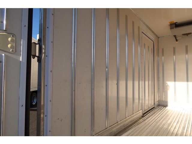 三菱ふそうキャンター冷凍車（冷蔵車）小型（2t・3t）[写真21]