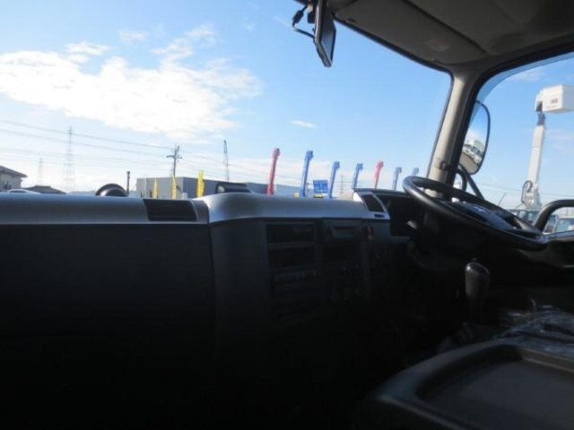 三菱ふそうファイター平ボディ中型（4t）[写真12]
