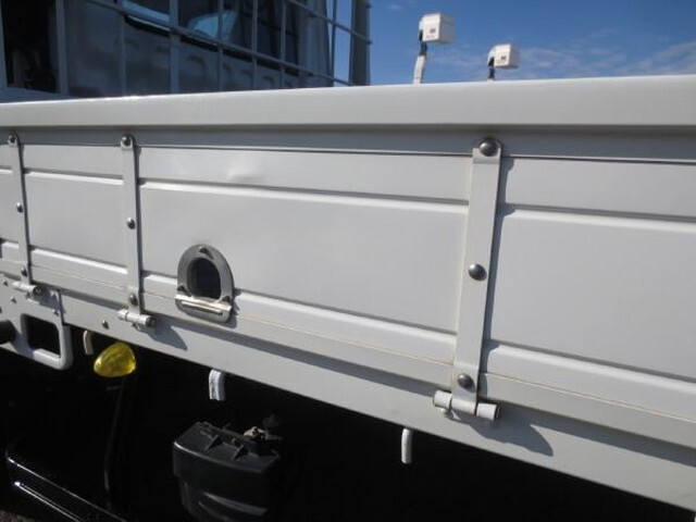 三菱ふそうファイター平ボディ中型（4t）[写真18]