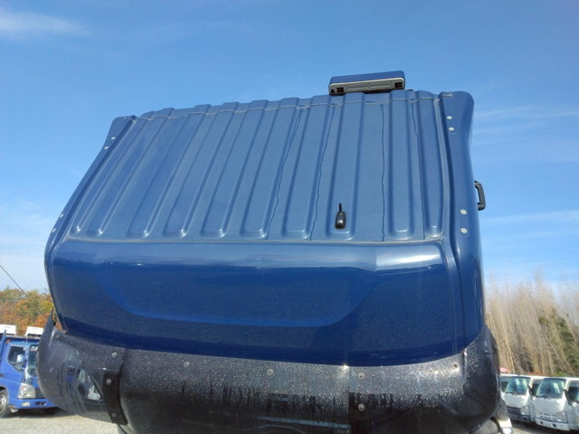 UDトラックスクオントレーラーヘッド（トラクターヘッド）大型（10t）[写真11]