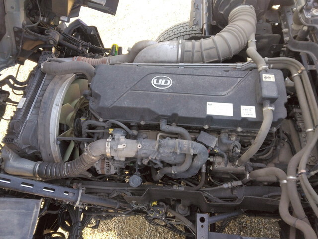 UDトラックスクオントレーラーヘッド（トラクターヘッド）大型（10t）[写真12]