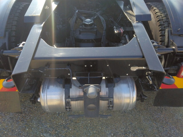 UDトラックスクオントレーラーヘッド（トラクターヘッド）大型（10t）[写真17]