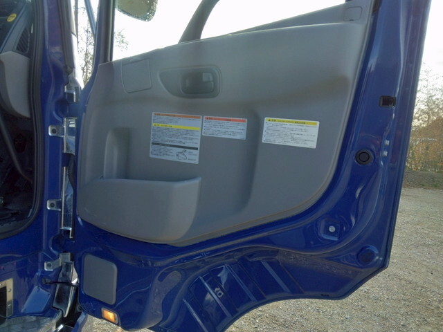 UDトラックスクオントレーラーヘッド（トラクターヘッド）大型（10t）[写真21]